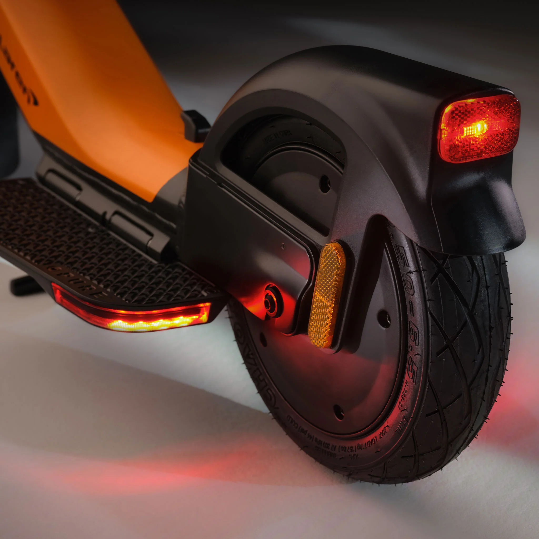 Pure x McLaren E-Scooter – Papaya Edition - Image 7
