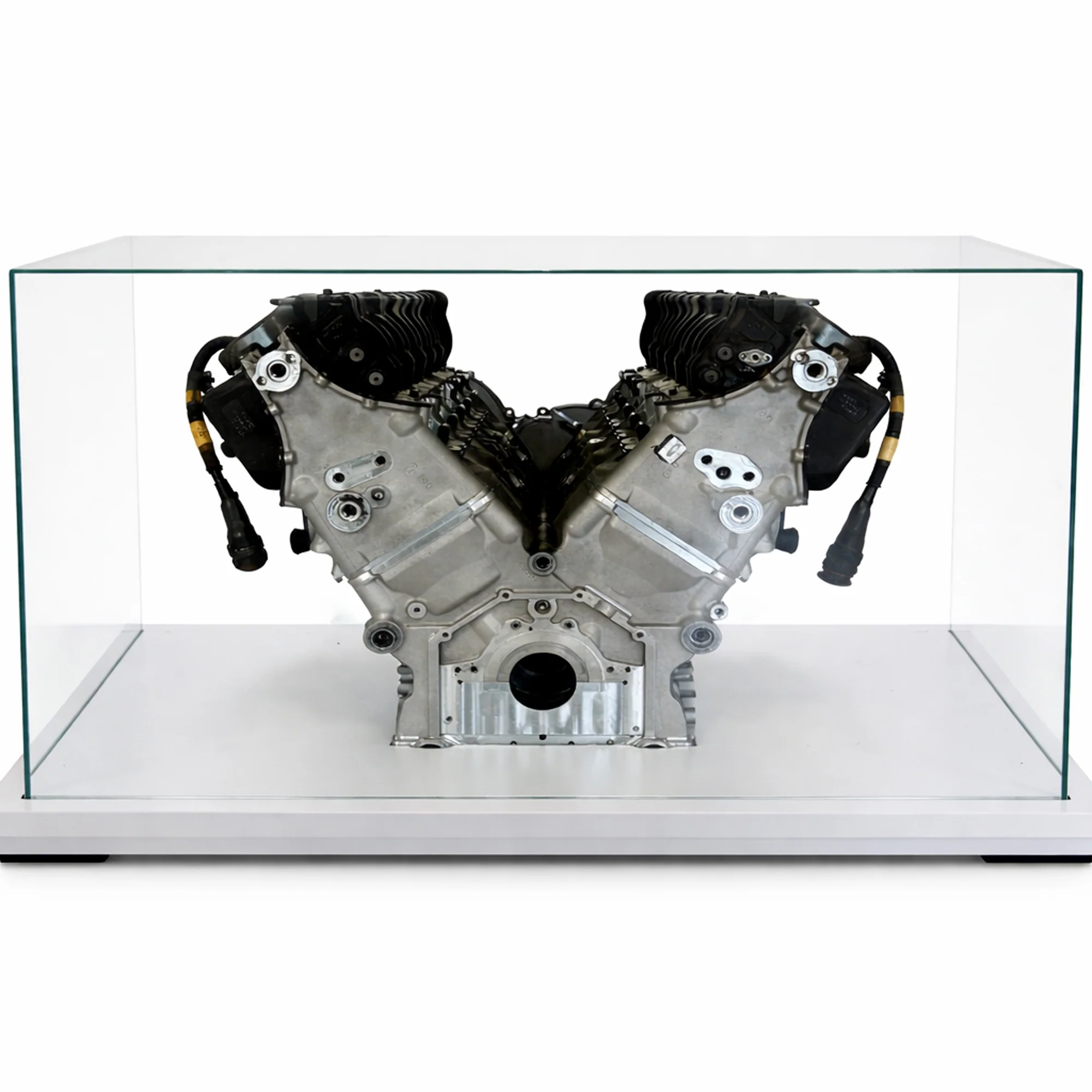 Season Launch LOT 035 – Ford Cosworth CR 3.0L V10 Engine Table - Image 4