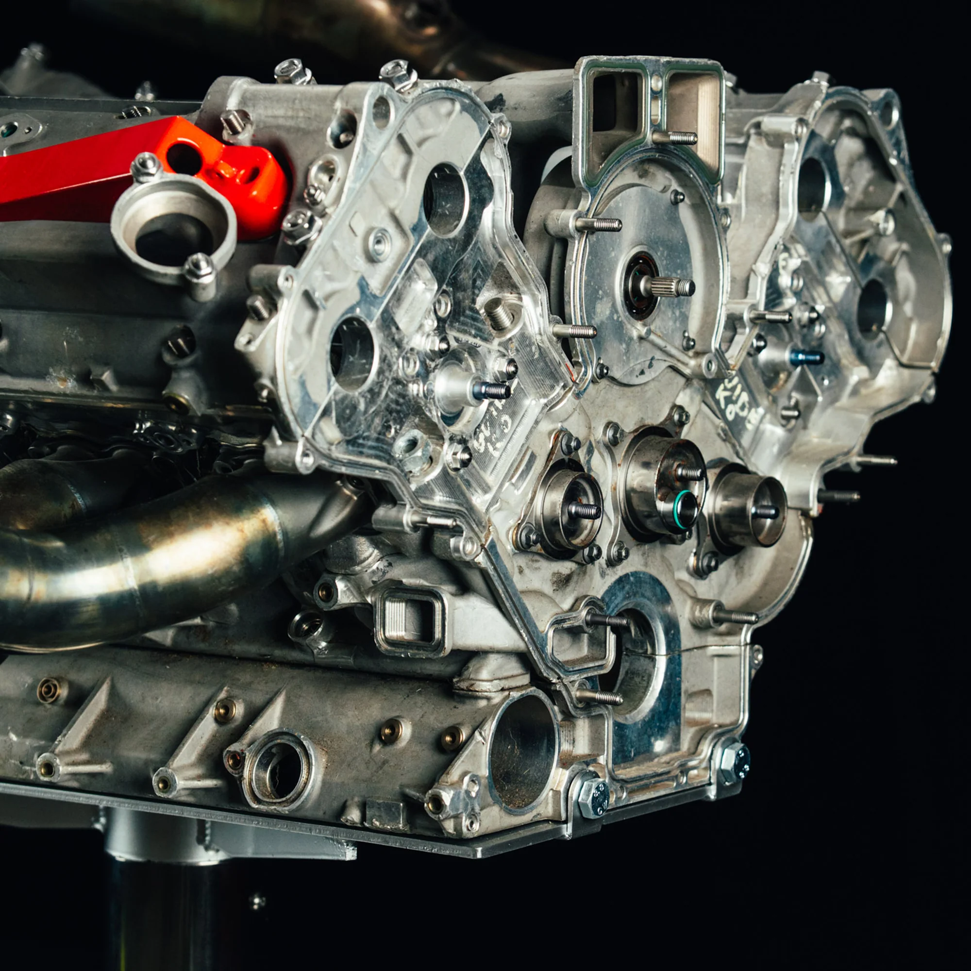 Season Launch LOT 041 – 2001 Ferrari F2001 050 Engine - Display Stand - Image 11